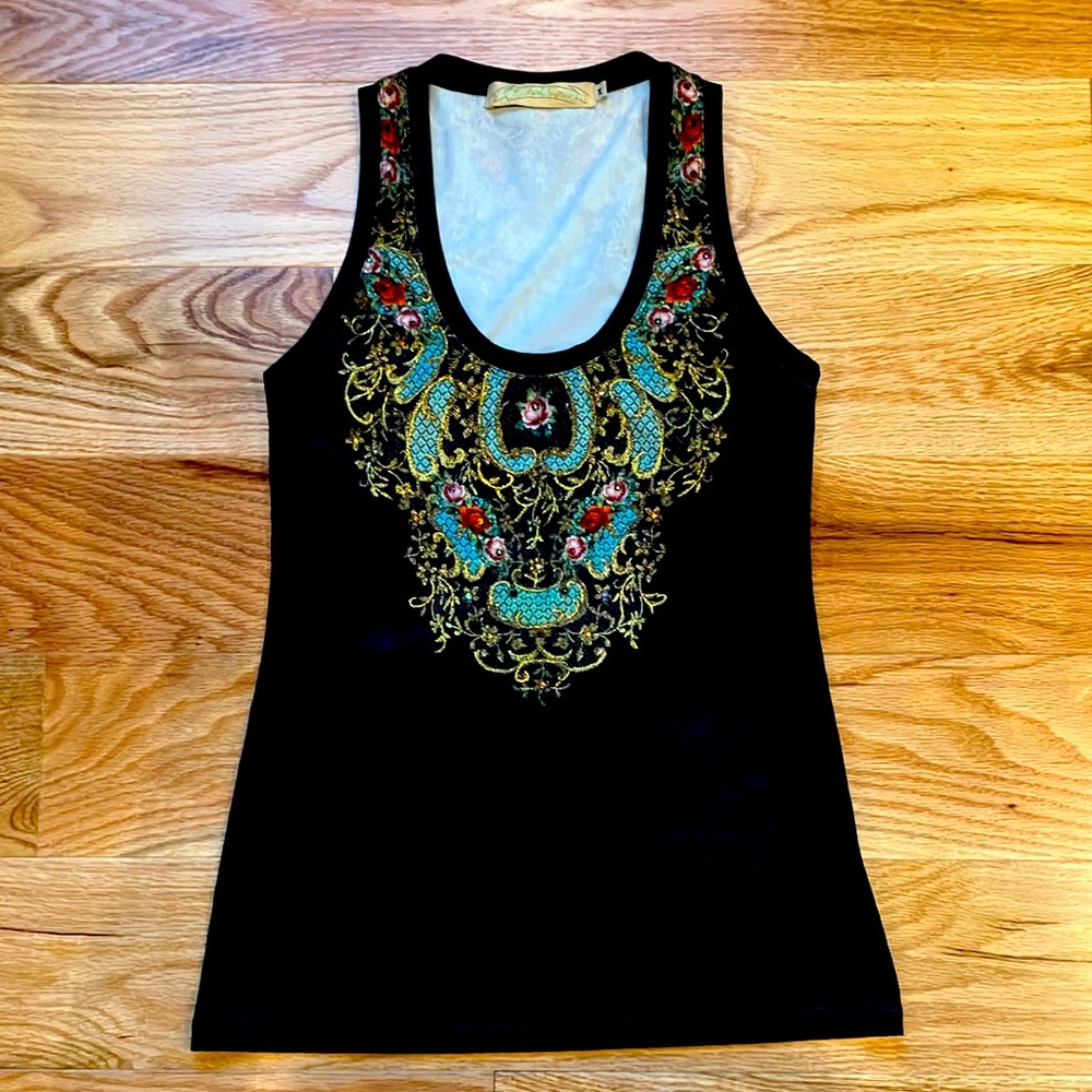 Beautiful scoopneck tank